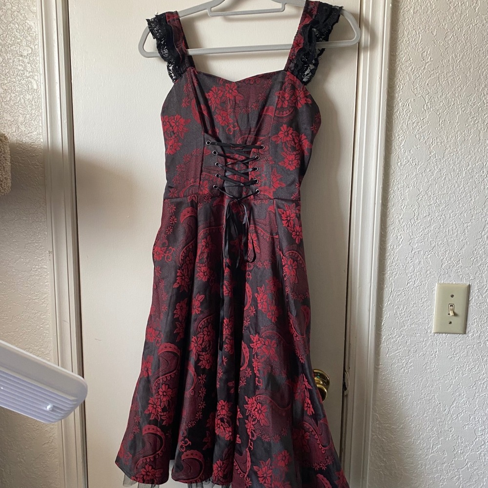 Orchid BGothic Red Floral Brocade Lace-Up Corset Dress Lace Straps and Tulle oom